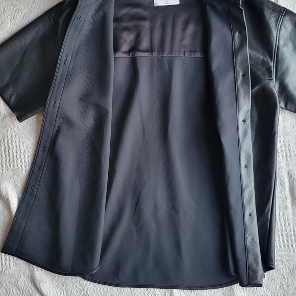 Aritzia Babaton Frances Button Up Faux Leather Short Sleeve Oversize Jacket - Picture 6 of 10